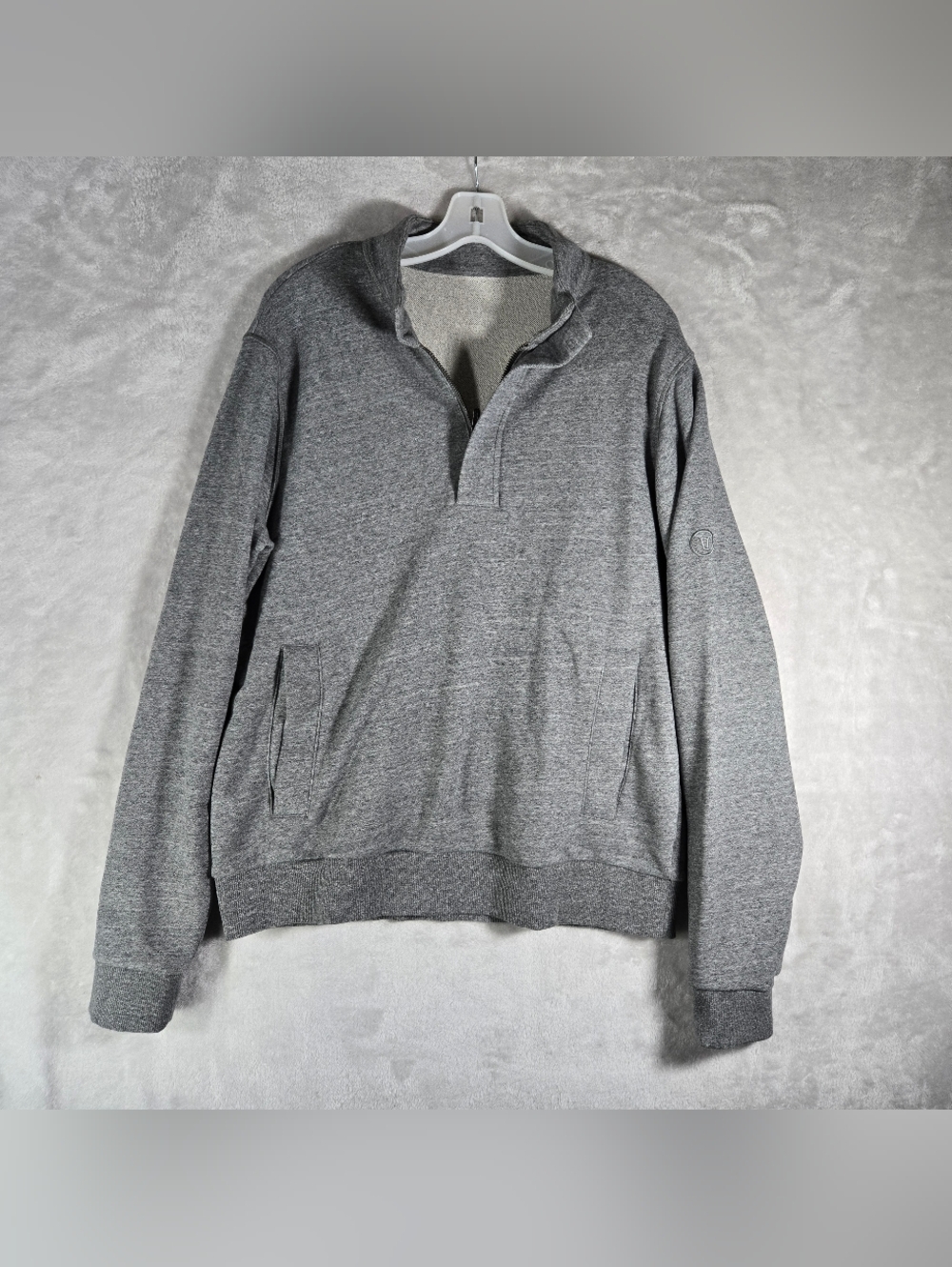 Vuori Cypress 1/4 Zip Pullover Mens Size Medium M Light Grey Sweatshirt V298